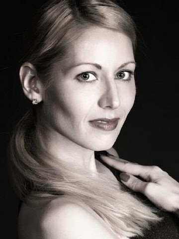MrSnugglesheadshot Stephanie-Stevens